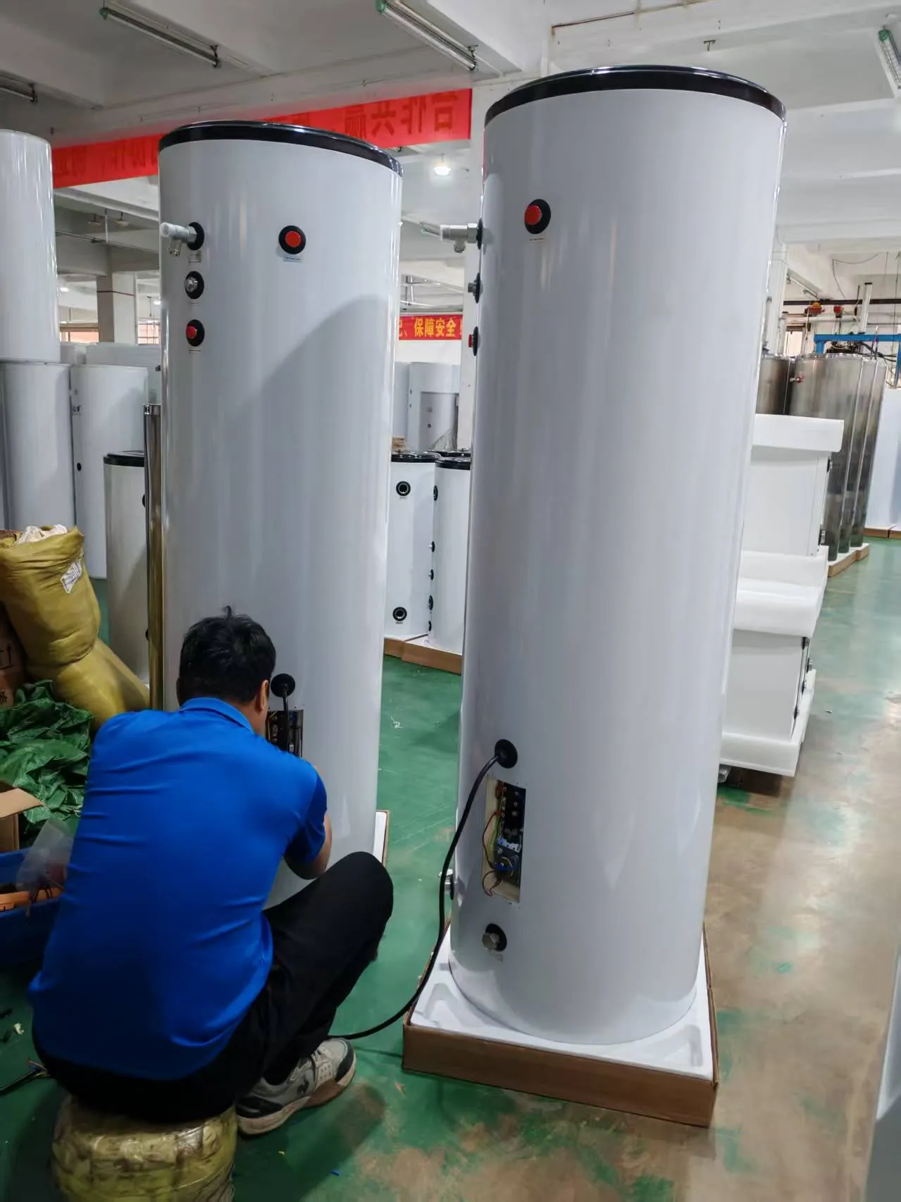 Pressurized Hot Water Tank with Stainless Steel Corrugated Pipe Heat Exchanger for Heat Pump