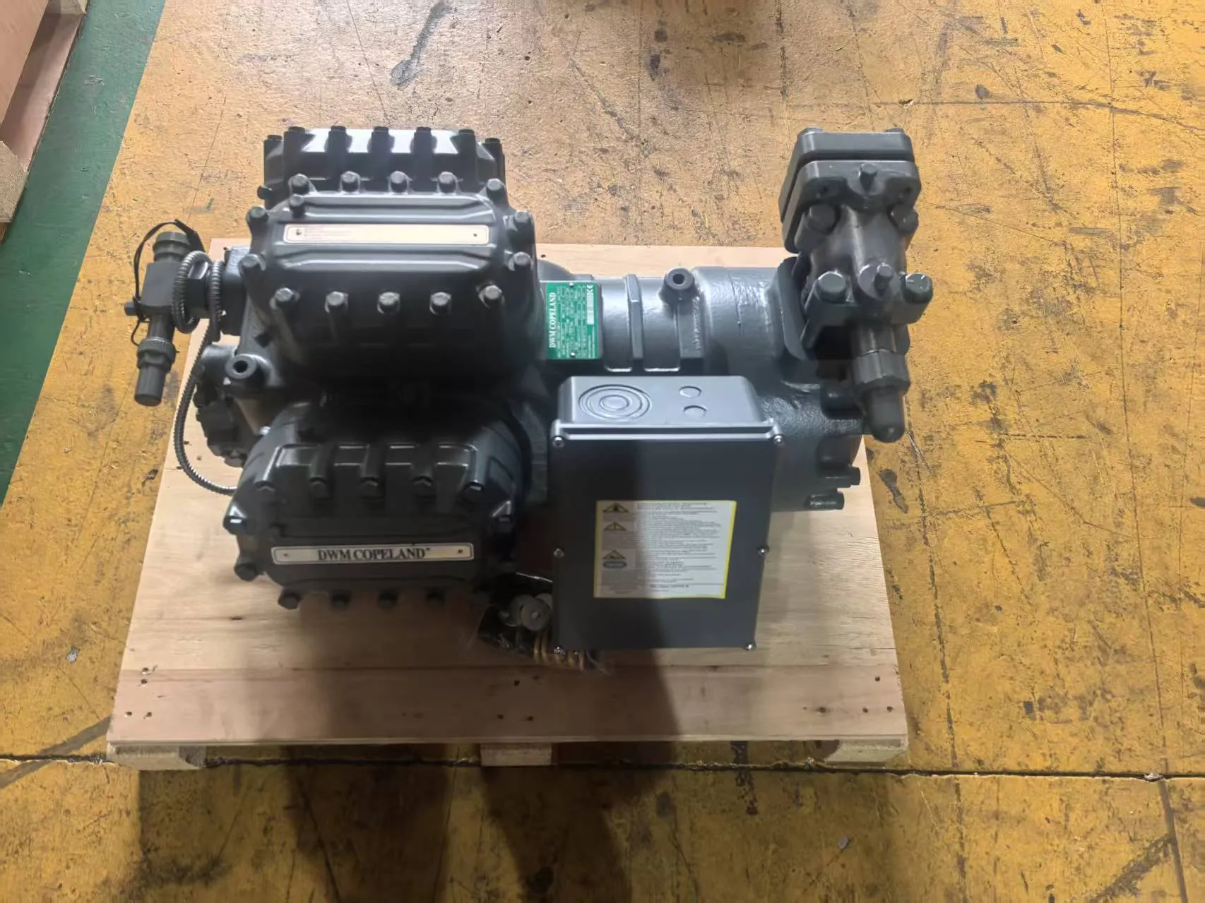 DWM Copeland Semi-Hermetic Reciprocating Refrigeration Compressor •