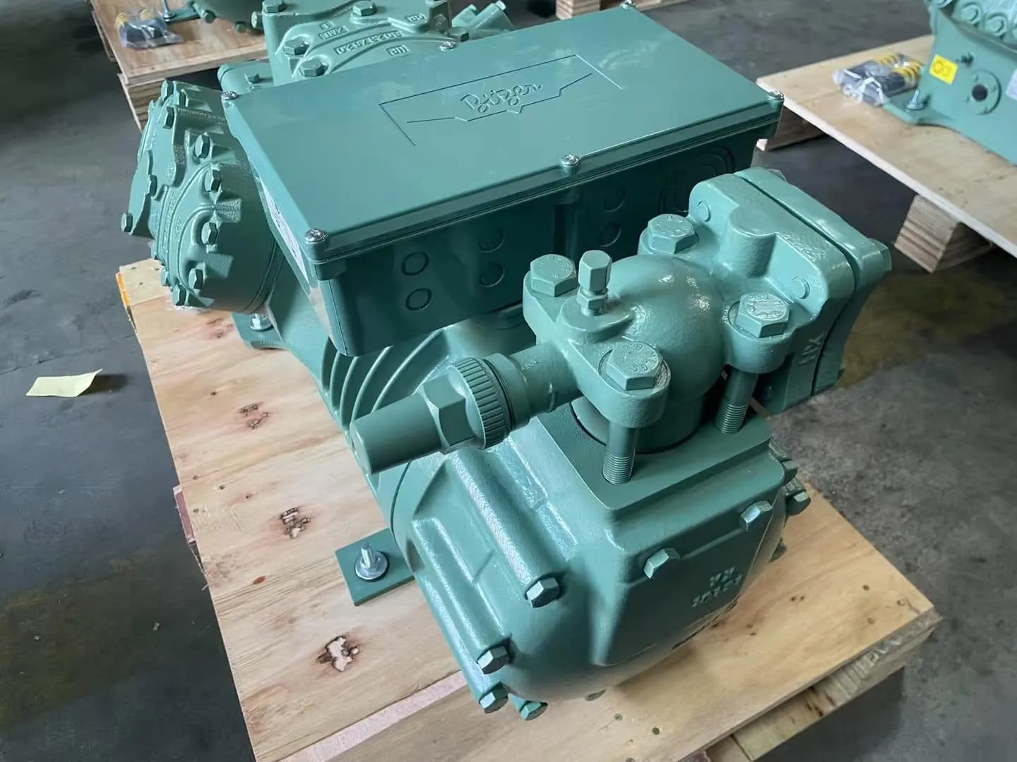 6JE-33Y-40P Semi-hermetic Reciprocating Compressor for Cold Room